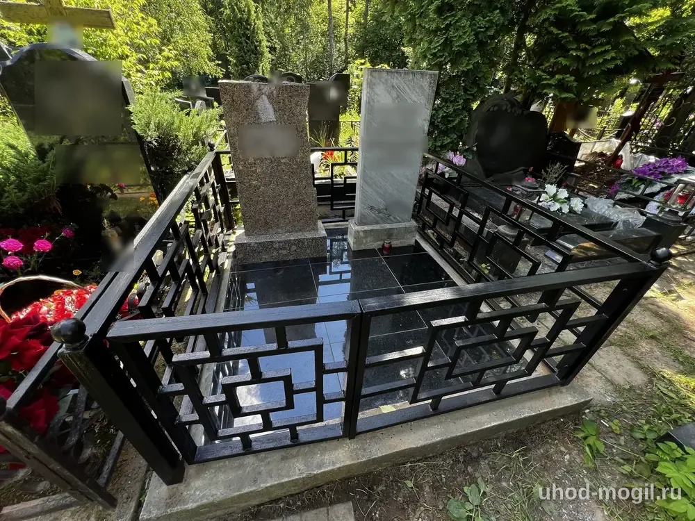 Укладка плитки на участке в ограде
