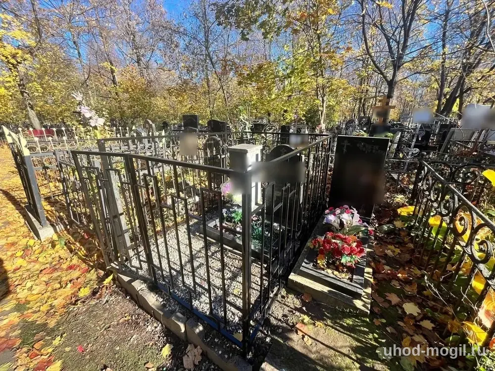 Уборка, покраска ограды и ремонт памятника — до и после — другой ракурс