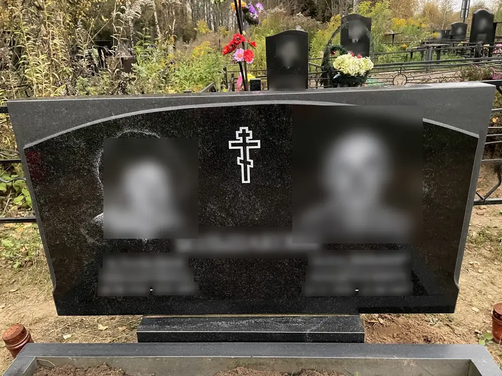 Семейный памятник: обновление двух портретов, креста и надписей — после работы