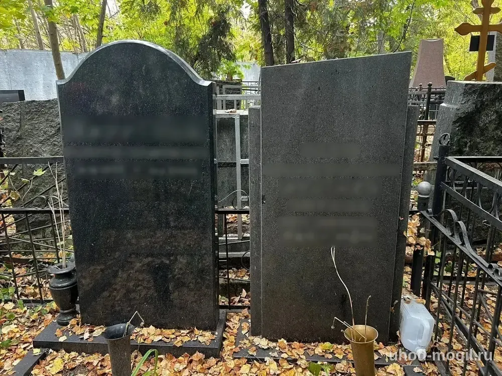 Покраска букв на памятнике — до работы