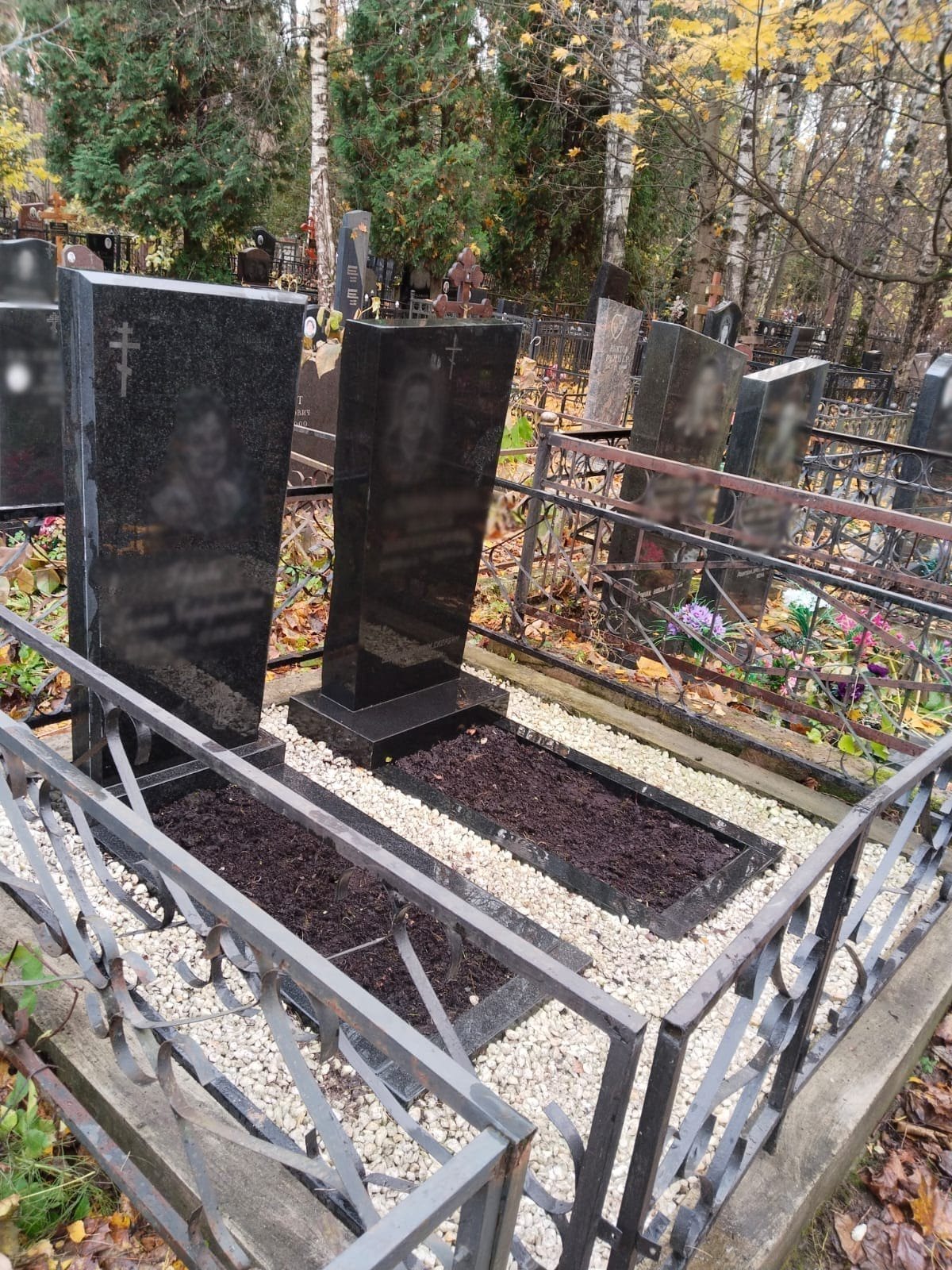 Что взять с собой на кладбище: полный чек-лист на все случаи
