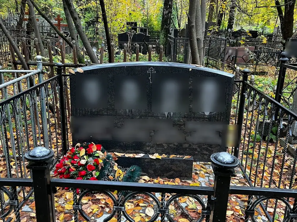Памятник на могилу в 2026: цены от 40 000 ₽ и какой гранит