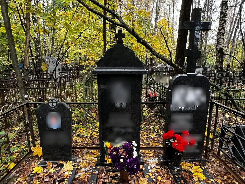 Три памятника на одном участке — установка