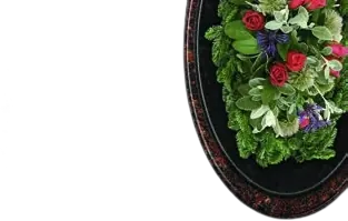 Венок из керамических цветов на памятник